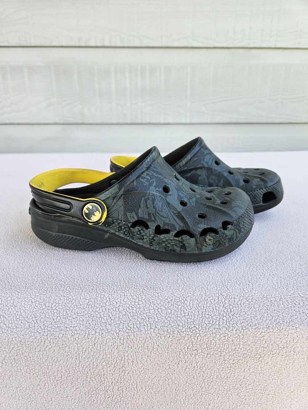 Crocs Baya Clog Boy SZ J1 Slip-On Black Batman Superhero Water Resistant